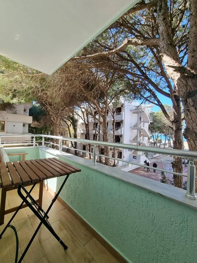 Hana Seaview Apartment Golem