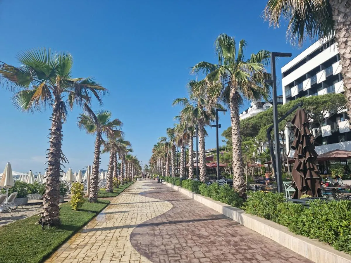Hana Seaview Apartment Golem